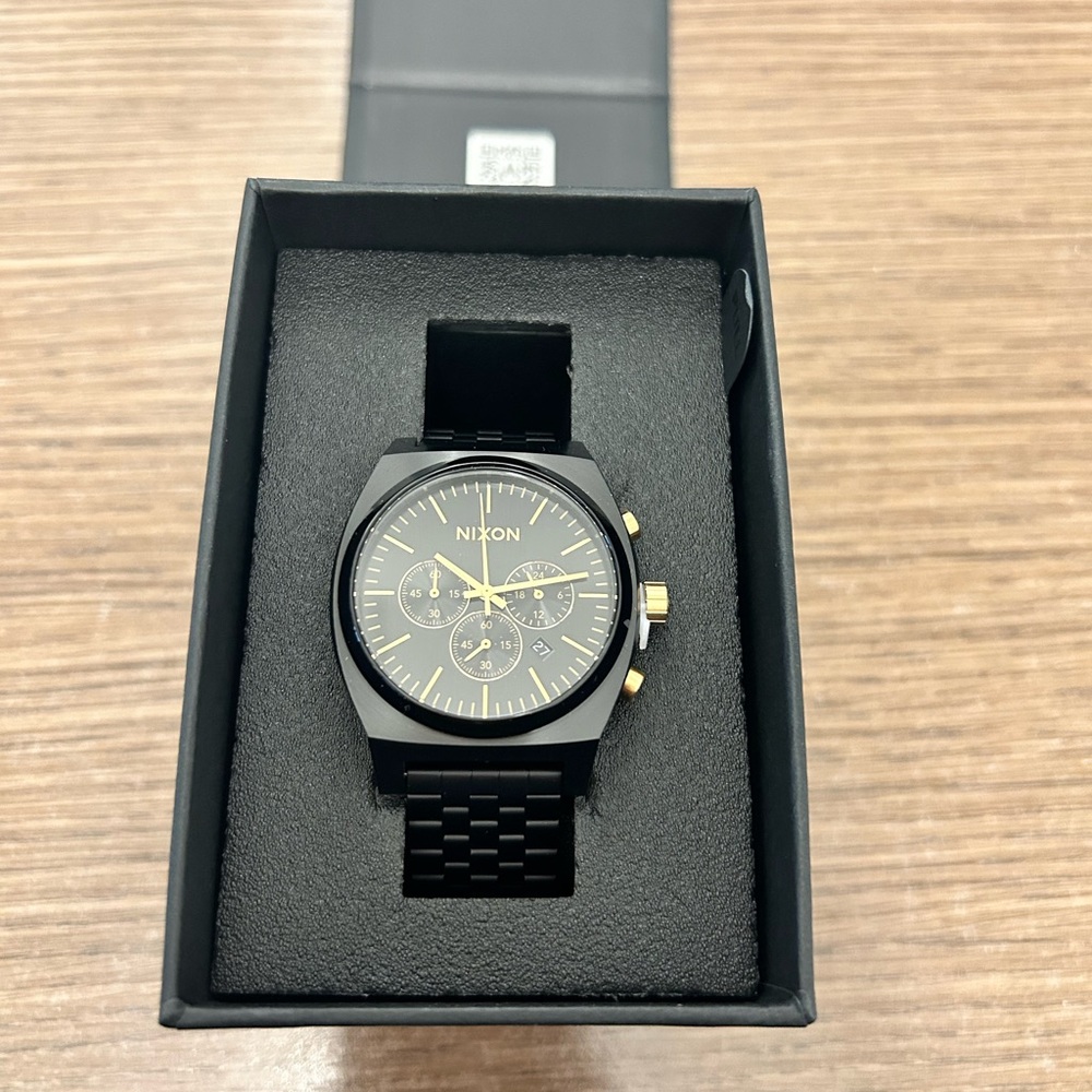 NWOT Nixon Time Teller Chronograph in Black with Gold Details